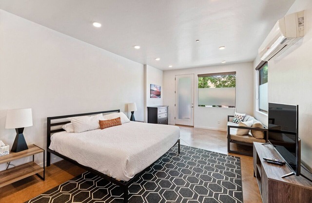 The Blue Moon - Ground Floor Suite w/Red Rock Views