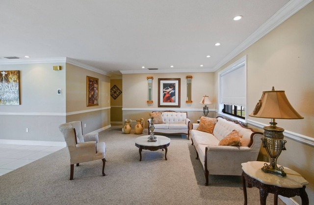 ★ The Blue Palmetto ★ SW Miami near Miami Zoo & Gardens!