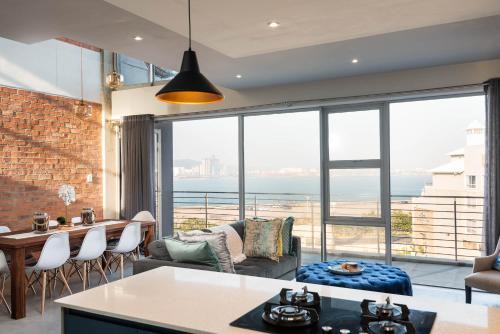 The Bond Square by Host Agents