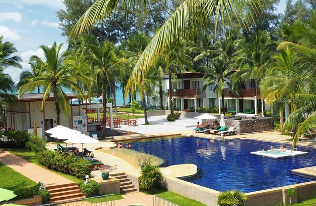 The Briza Beach Resort Khaolak