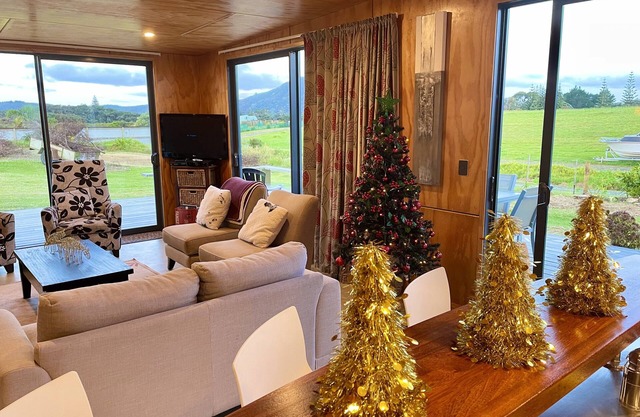 The Camel at Araiawai Lodge, Pukenui. Modern & S/C open-plan, sleeps 2-6,