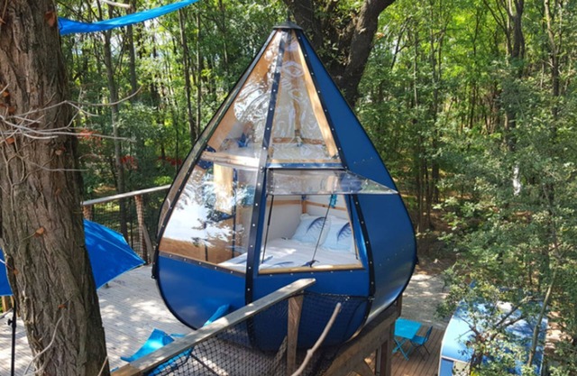 The caravan and its drop of WATER