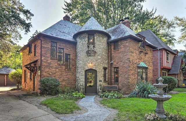 The Castle is back! 4 BR/3.5 BA, Game Room! 1 mile from University of Toledo!