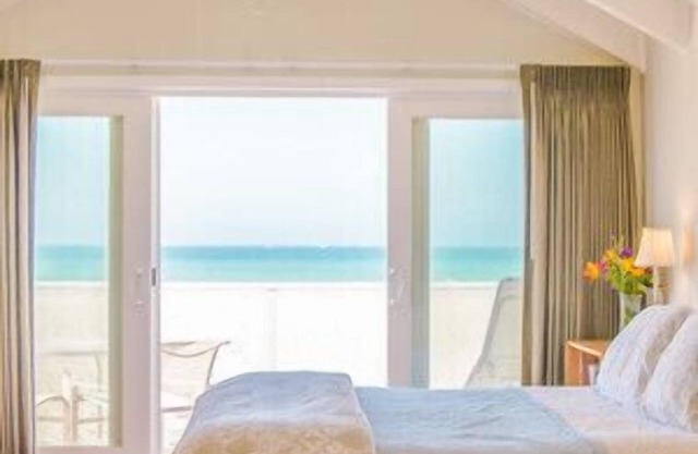The Charming 'Windy Gables' on Hollywood Beach: Dream Get-Away