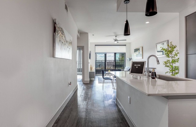 The Chloe: Retreat With Work Space and Gym+ Pool + Parking