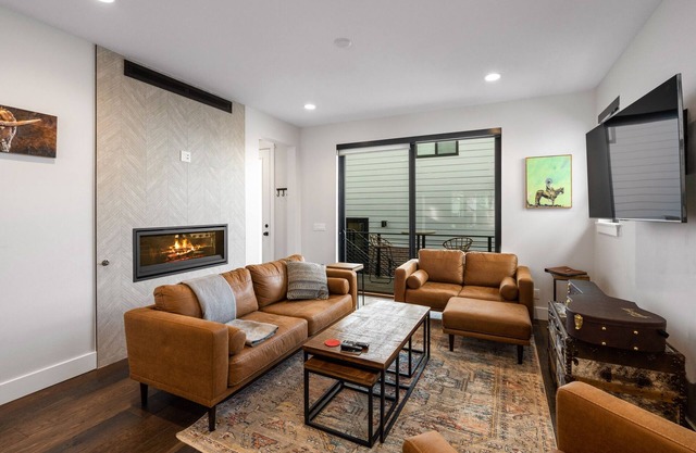 The City Slicker - Spacious 3 Bedroom Luxury Townhome in Downtown Bozeman!