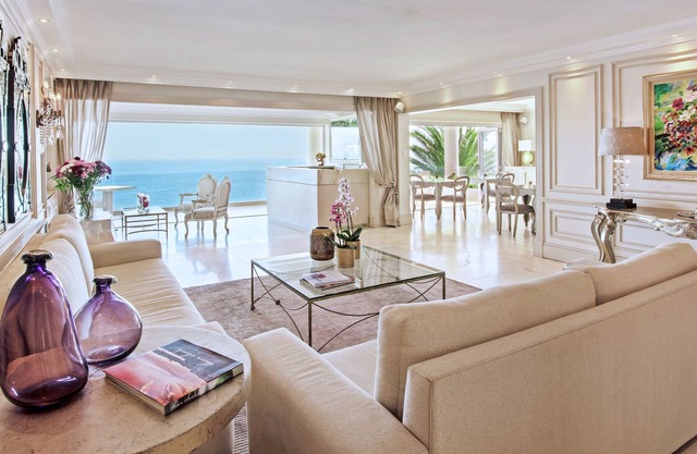 The Clarendon - Bantry Bay