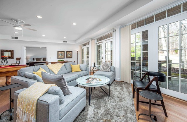 The Clubhouse Hideaway - The Greenview Den