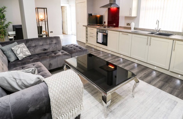 THE COACH HOUSE, 4, ST JOHN'S NORTH APARTMENTS in Wakefield