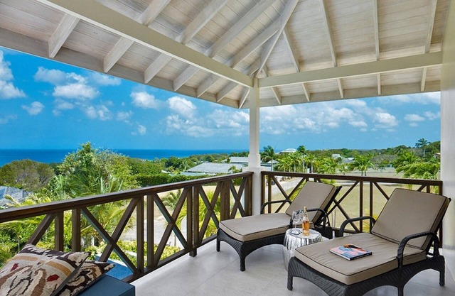 The Coral Edge – Infinity Pool & Sea Vista