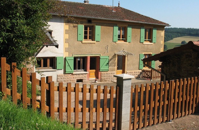 THE COTTAGE BATTEUSE A ECOCHE (Loire) - Capacity 12 people home