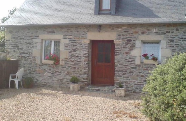 THE COTTAGE GREEN 5 km from Morlaix, 2 bedrooms, 5 people