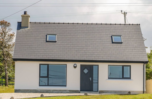 THE COTTAGE, pet friendly, with open fire in Derrybeg, County Donegal