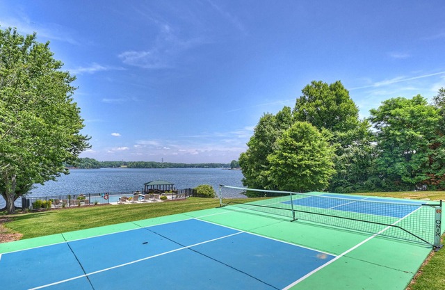The Cottage | Pickle Ball Court-Pool |Sleeps 14 | water views galore