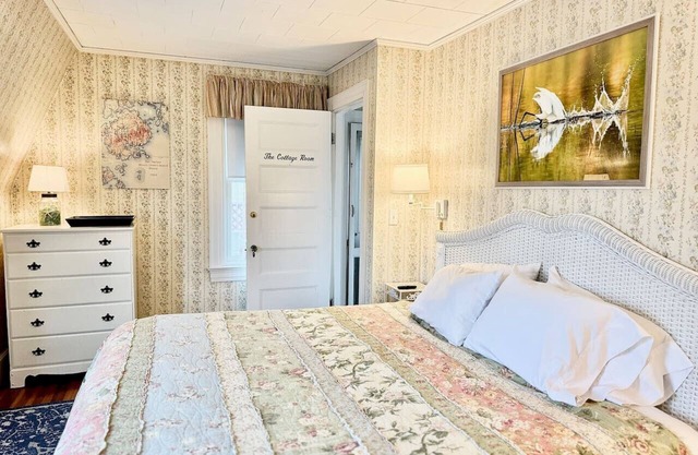 The Cottage Room - Lafayette Inn Bar Harbor