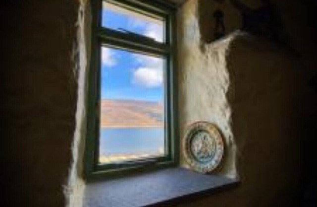 The Cottar; an ancestral & traditional house just 2m from the sea.