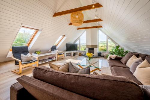 The Countryside Retreat - Sea views & Parking