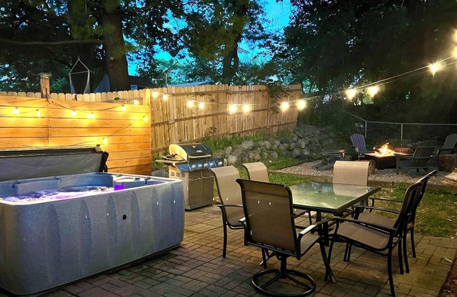 The Cow Tipper: Near Everything - SPA - Game Room - Fire Pit & Patio - Sleeps 10