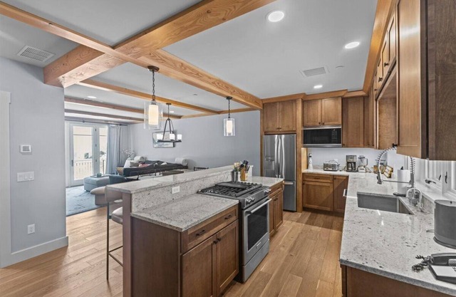 The Cozy Nest at Trapp Lodge: Brand New + Mtn View