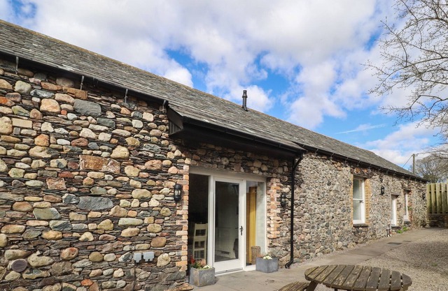 THE CROFT, pet friendly, character holiday cottage in Keswick