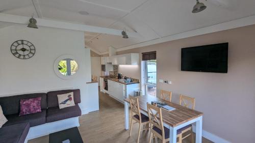 The Dochart Lodge with hot tub Braidhaugh Crieff