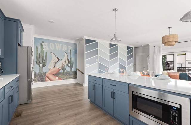 The Dolly House ♔Vintage Dolly♔Nashville♫Mins To BROADWAY!★9 Beds♥Sleeps 12♥