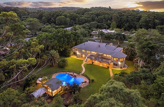 The Doonan House - Waterslide, Spa & Pool!