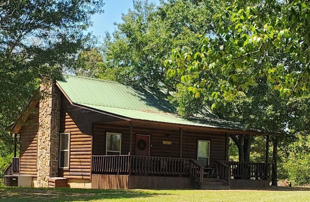 The Eagle is a secluded, private cabin with mountain views and a jacuzzi tub.