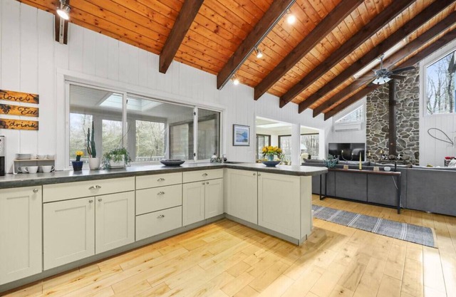 The Eddy - Apres Ski Sanctuary