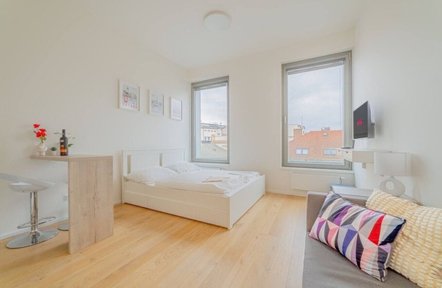 The Elegant White Suite in SmichovCity Residence