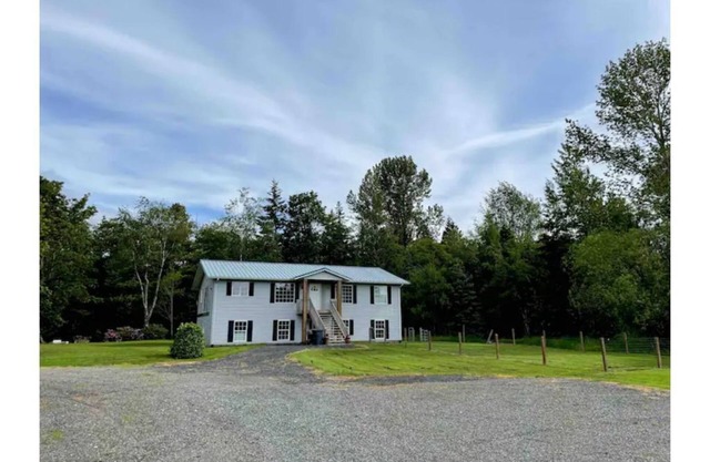 The Farmhouse at Cedar Star Ranch