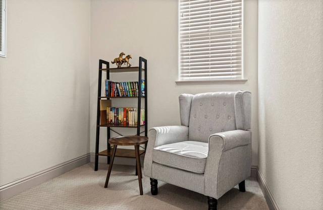 The Fiddyment Roost – Farmhouse w/Hot Tub & Firepit