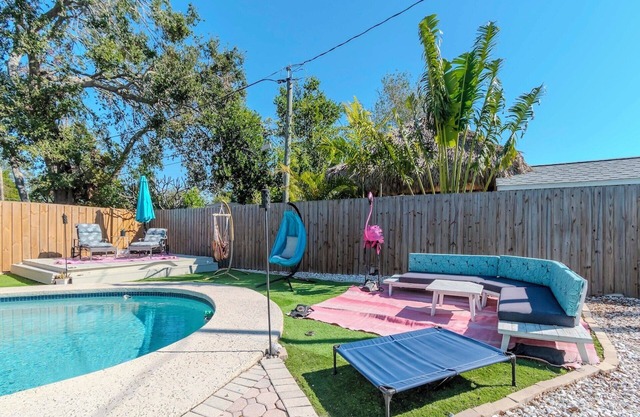 The Flamingo Paradise - St. Petersburg, Florida