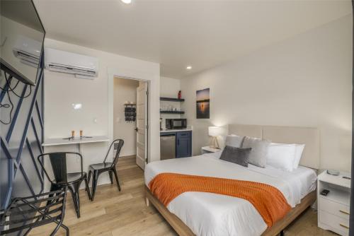 The Flats- Studio #6- Modern Downtown Stay