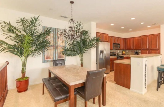 The Folsom Nook - Corporate/Transition Home 1,300 SQ FT