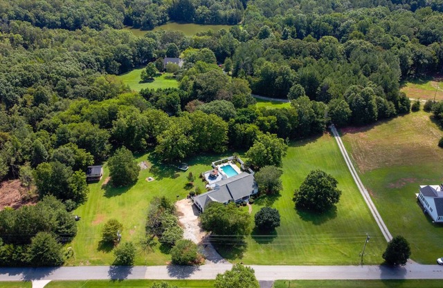 The Gathering House , large pool retreat for families, friends & pre-bridal fun