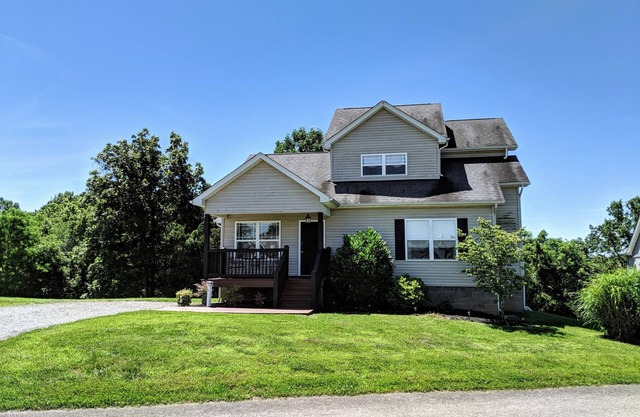 The Gathering Place 51 - Charming 3-BR cottage on Bourbon Trail - WiFi & hot tub