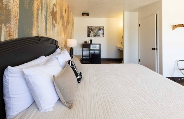 The Golden Spur Hotel - Double Bed - Western Theme