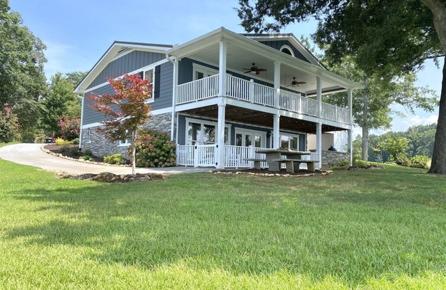 The Good Life Lake House | 3 Bed, 2 Bath