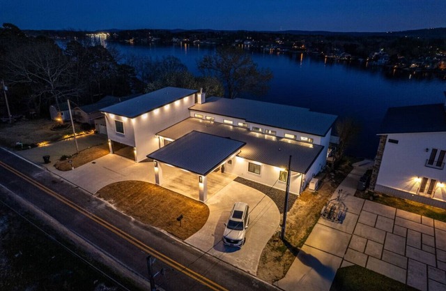 The Good Life, Luxury Modern Lakehouse
