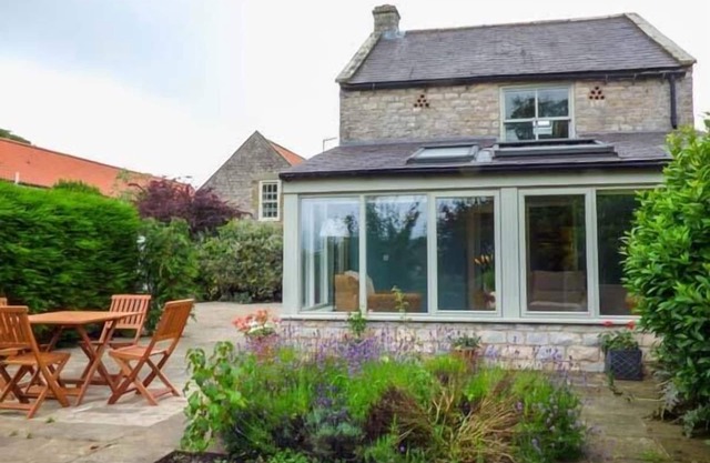THE GRANARY, pet friendly, with open fire in Appleton-Le-Moors