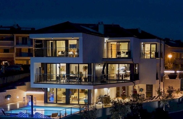 The Grand View Villa* with a heated pool, gym & wellness zone on Krk