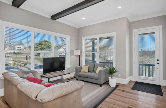 The Graveyard |4BR 3BA|Downtown