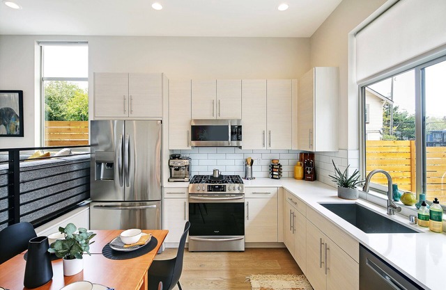 The Gus| Rooftop Hot Tub| 3BR/2BTH| Peloton