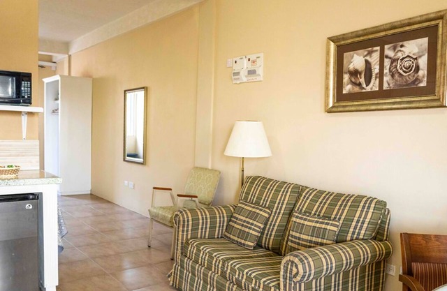 The Hamlet Suites - Bright and spacious Studio Apartment 1
