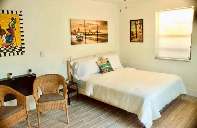 The Havana Nights Guesthouse Private Stay+Free Parking in the Heart of Miami