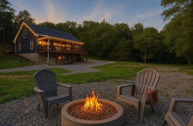 The Haven at Turkey Run 13-Acre Creekside Retreat w/Hot Tub, Fire Pit, Games