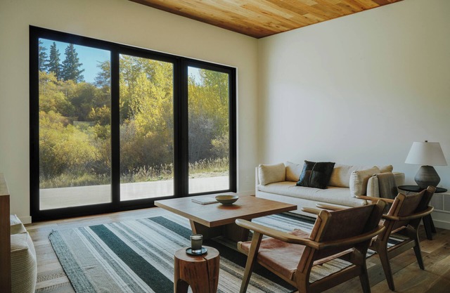 The Hawk. Horse Creek Cabins. Lux 2 bed/2 bath with King bed, AC, Creek Front