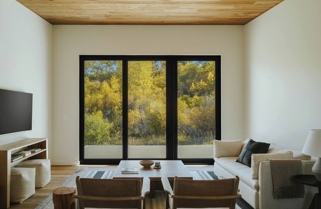 The Heron. Horse Creek Cabins. Lux 2 bed/2 bath with King Bed, AC, Creek Front.