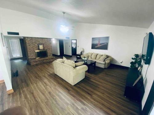 The Hideaway 4B/2B House- 10min from IAH